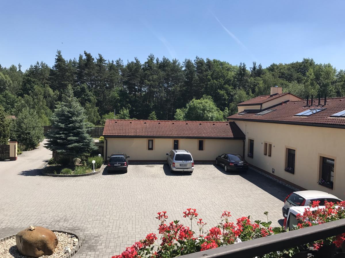 Penzion Parkur Hrobice Exteriör bild